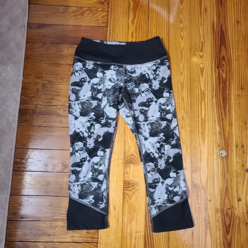 The North Face Womans Black and Grey Floral Capri Leggings